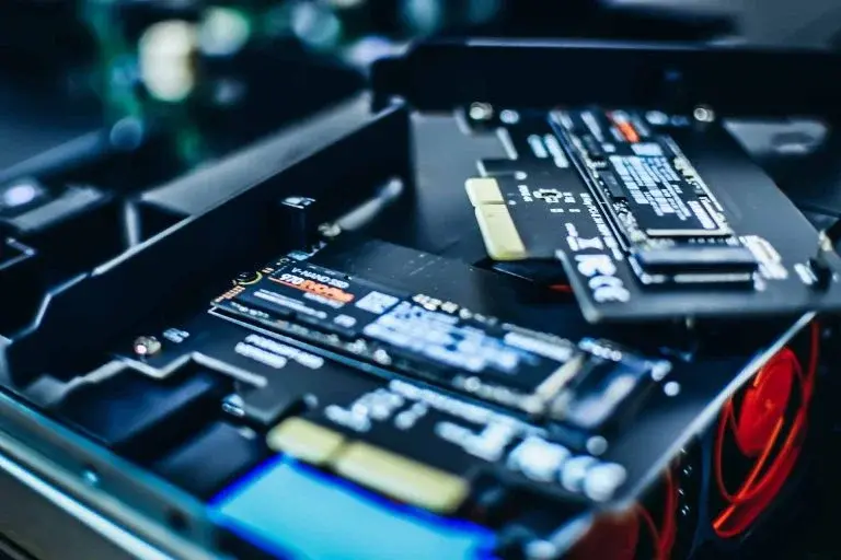 As with an HDD, there are many benefits and advantages to using an SSD. These benefits include: