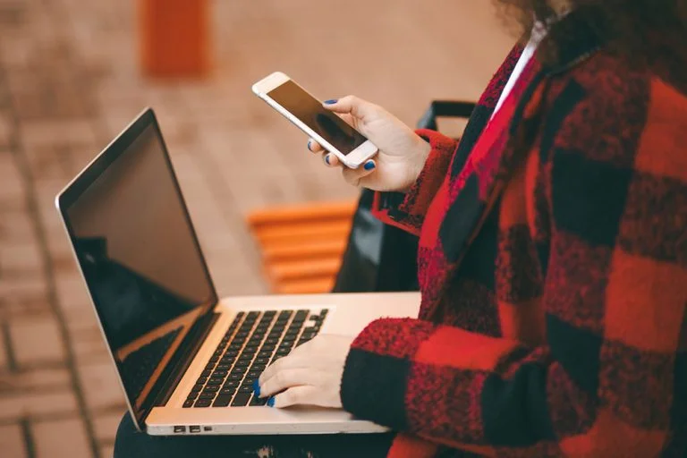 + Low cost+ Fast and reliable connectivity+ Easy to scale- Harder to set up than a mesh network- APs need wires terminated at strategic points throughout the premises