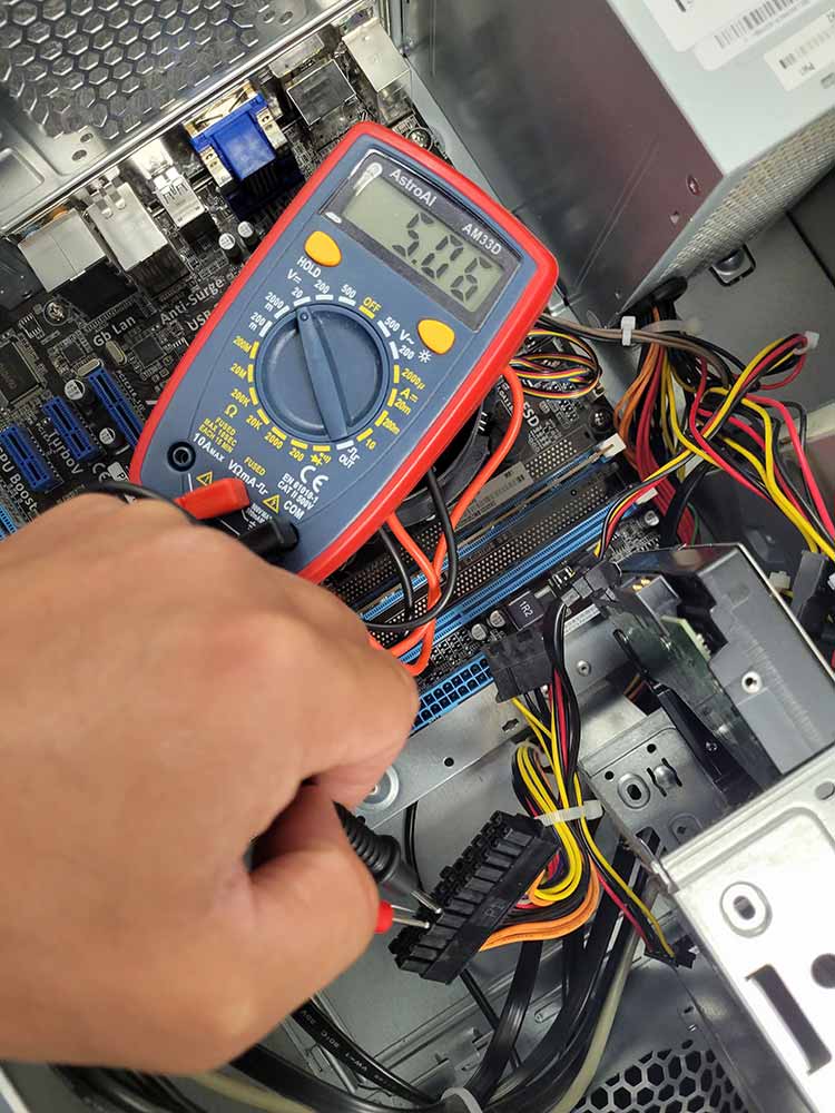 EezIT computer tech diagnosing GPU issues
