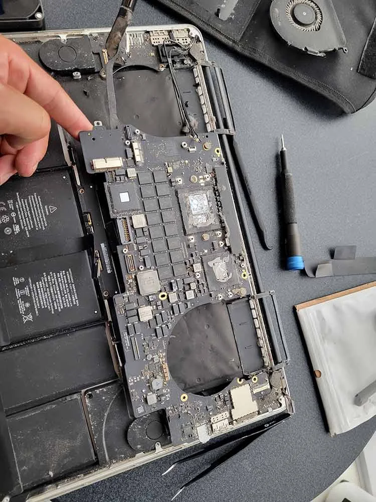 EezIT tech performing network diagnostic and repair